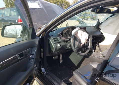 2009 Mercedes-Benz C 63 Amg z USA, uszkodzony, nr VIN WDDGF77X39F325492